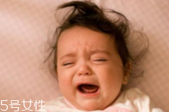 熊孩子往輸液瓶里注臟水 熊孩子怎么管教？