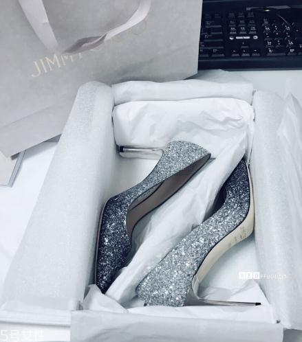 jimmy choo要貼鞋底嗎？優(yōu)雅奢華女王范兒