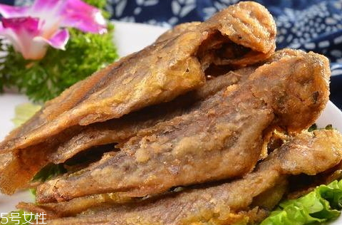 炸小黃魚用面粉還是淀粉 淀粉炸魚鮮嫩度更好 炸小黃魚用面粉還是淀粉 淀粉炸魚鮮嫩度更好