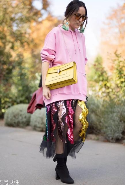 亮片裙子怎么搭配？年底聚會就要blingbling