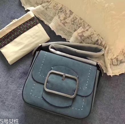 tory burch包包貴嗎？輕奢界的時尚女王