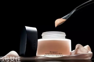 紀梵希和阿瑪尼哪個好？看看誰的檔次高