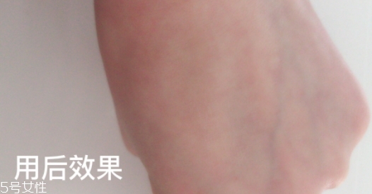 散粉可以直接涂臉上嗎？不建議直接用