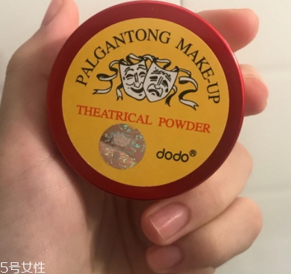 散粉可以補妝和定妝嗎？從散粉的功效來說