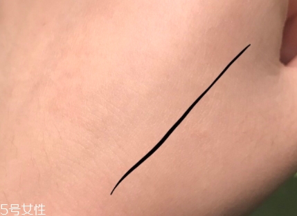 散粉可以補妝和定妝嗎？從散粉的功效來說