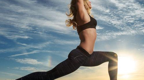 胸部下垂怎么辦？這幾招瑜伽消除副乳胸部變挺拔