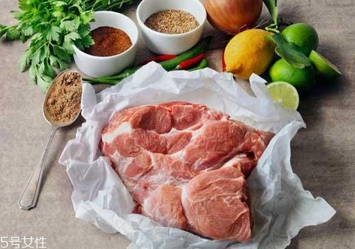 吃火鍋喉嚨痛是怎么回事？其實(shí)不怪湯底