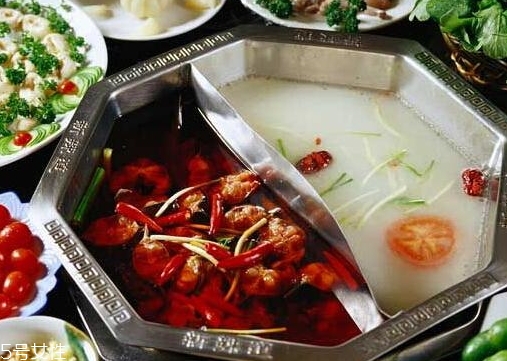 吃火鍋喉嚨痛是怎么回事？其實(shí)不怪湯底