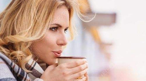 哪些病癥不能多喝熱水？這三類(lèi)人絕對(duì)不能喝熱水