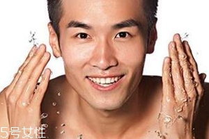 男士護(hù)膚品有什么特別之處？男性出油是女性的2倍