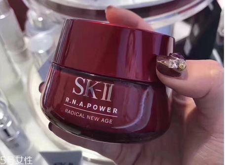 sk2大紅瓶面霜與百優(yōu)面霜哪個好？sk2大紅瓶屬于貴婦面霜
