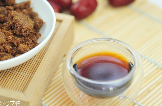 阿膠可以和紅糖一起吃嗎？煮紅糖水要放多少紅糖？