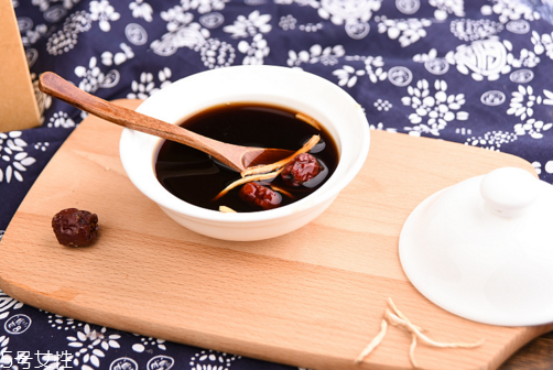 紅糖顏色越深越好嗎？黑糖姜茶和紅糖姜茶哪個(gè)好？