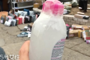 網購卸妝水凍成冰坨，化妝品該怎么保存？