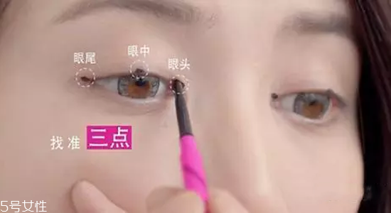 怎樣減少畫眼線的傷害？新手畫眼線的技巧圖解