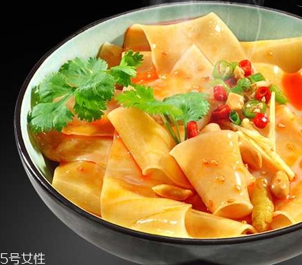 阿寬紅油面皮健康嗎？來看看它的危害