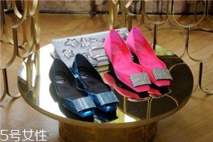 roger vivier是哪個(gè)國(guó)家的牌子？方扣鞋里的經(jīng)典之作