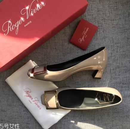 roger vivier是哪個(gè)國(guó)家的牌子？方扣鞋里的經(jīng)典之作