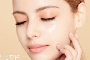 妝前乳主要成分是什么？是硅靈讓臉滑滑的