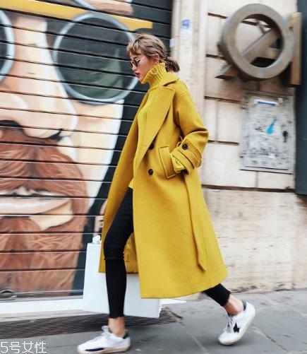 姜黃色大衣怎么搭配？塑造迷人好氣色