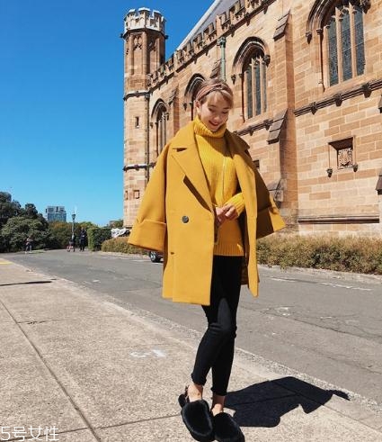 姜黃色大衣怎么搭配？塑造迷人好氣色