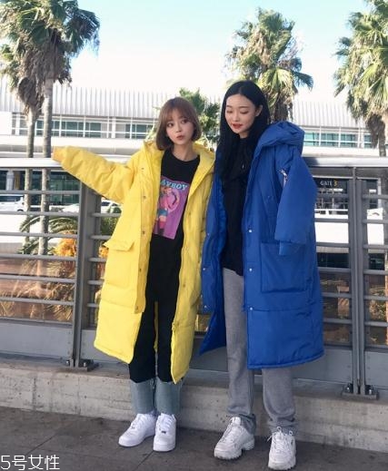 藍(lán)色羽絨服怎么搭配？打破冬日的沉悶感