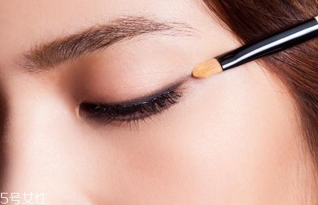 睫毛膏和眼線哪個(gè)先畫(huà)？看看你是不是畫(huà)錯(cuò)了