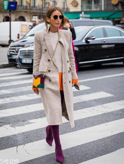 襪子靴配什么衣服好看？承包你一整年的時(shí)髦