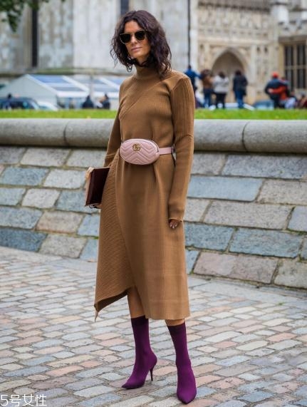 襪子靴配什么衣服好看？承包你一整年的時(shí)髦