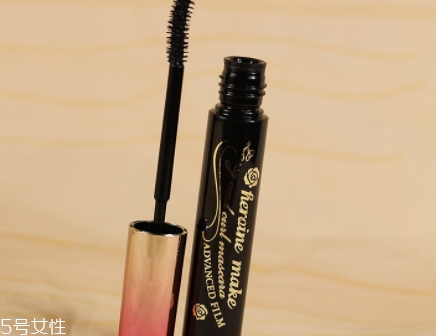 睫毛膏和種睫毛哪個好？