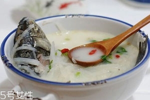 魚(yú)湯為什么要用油煎 教你幾招熬出乳白色魚(yú)湯 魚(yú)湯為什么要用油煎 教你幾招熬出乳白色魚(yú)湯