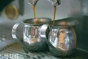 喝咖啡能預(yù)防哪些疾?。靠Х鹊囊嫣幷娴暮芏?></a>
      <p class=