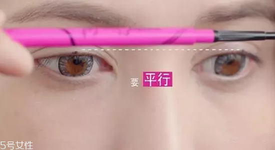 怎樣減少畫眼線的傷害？新手畫眼線的技巧圖解