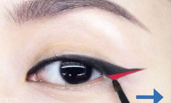 新手適合眼線液還是眼線筆？史上最全眼線誤區(qū)
