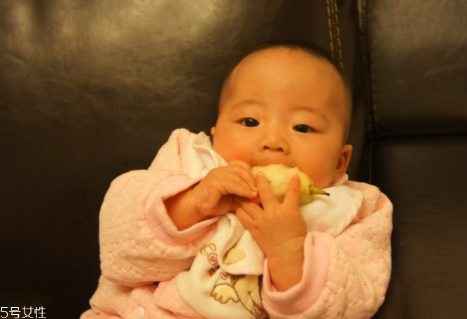 寶寶吃梨有什么好處？寶寶吃水果的方法