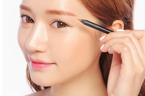 內(nèi)眼線會(huì)傷眼睛嗎？九種可愛(ài)的眼線畫(huà)法