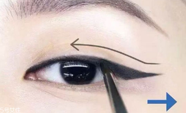 新手適合眼線液還是眼線筆？史上最全眼線誤區(qū)