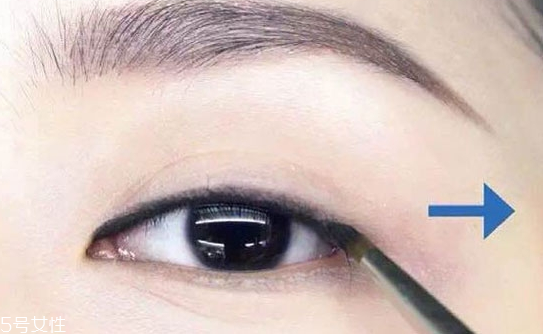 新手適合眼線液還是眼線筆？史上最全眼線誤區(qū)