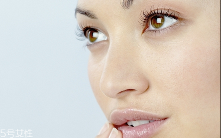 眼線液哪個牌子好用不暈染？眼角下垂畫眼線圖解 
