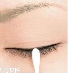 眼線筆畫法 手把手教你基礎(chǔ)眼線畫法 眼線筆畫法 手把手教你基礎(chǔ)眼線畫法