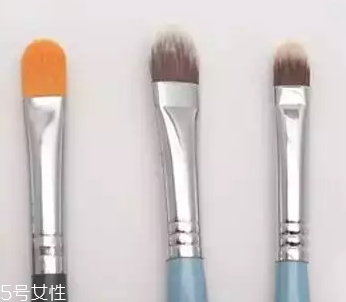 粉底先還是遮瑕先？最好先用粉底液