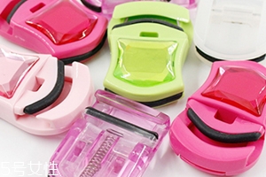 睫毛夾可以夾下睫毛嗎？比較考驗(yàn)手法