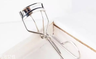 睫毛夾一定要用貴的嗎？睫毛夾的價(jià)格差距真的在于技術(shù)嗎？