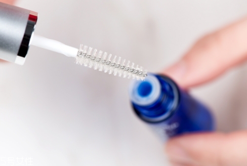 睫毛增長(zhǎng)液可以涂在眉毛上嗎？可以用它長(zhǎng)眉毛？