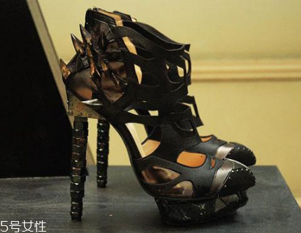 nicholas kirkwood是什么檔次？鞋履界的米開朗琪羅