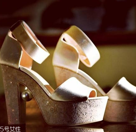 nicholas kirkwood是哪個(gè)國(guó)家的牌子？把優(yōu)雅穿在腳上