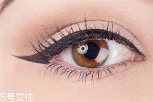 眼線液和眼線筆哪個好用？眼線長度決定風(fēng)格