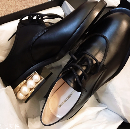 nicholas kirkwood是幾線品牌？舒適個(gè)性兩不誤