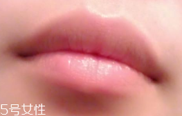 潤唇膏能用手涂嗎？效果不好還不衛(wèi)生