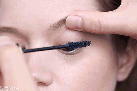眼線筆什么顏色好看？眼線液的畫法步驟